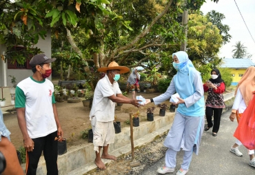 Ketua TP PKK Berbagi ke Masyarakat Sumber Rejo