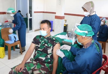 Personil Bintara dan Tamtama Korem 041/Gamas Terima Vaksinasi Covid-19