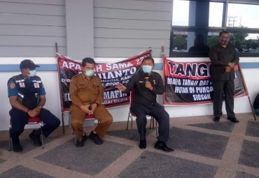 Bupati Karo Tanggapi Aksi Damai DPC Projo Terkait Mafia Tanah Di Siosar