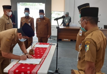 Usai Lantik 37 Pejabat Administrator Bupati Batu Bara Tunjuk Arif Hanafiah Sebagai Plt Dinas Koperasi dan UMKM