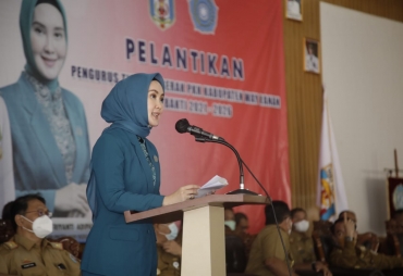 Ketua TP PKK Way Kanan Lantik Pengurus Masa Bakti 2021-2026