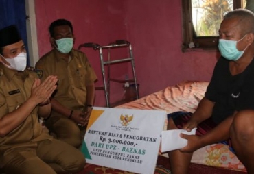 Wawali Dedy Bantu Pengobatan Warganya
