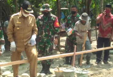 Bantuan Pembangunan Rumah Program TMMD Bupati Bireuen Letakan Batu Pertama 
