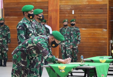 Korem 041/Gamas Gelar Upacara Tradisi Penerimaan Warga Baru