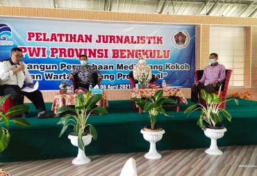 Pelatihan Jurnalistik Ketua PWI Paparkan Korelasi Kesejahteraan Wartawan dan Profesional