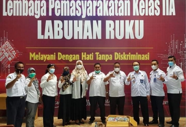 Pusda Batu Bara Hibahkan 200 Buku Bacaan Ke Lapas Kelas II A Labuhan Ruku