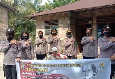 Peringati Hari Kartini Polwan Polres Batu Bara Bakti Sosial Ke Ibu-Ibu dan Janda