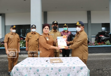 Awali Hari Pertama Bertugas Bupati Karo Pimpin Apel Perdana