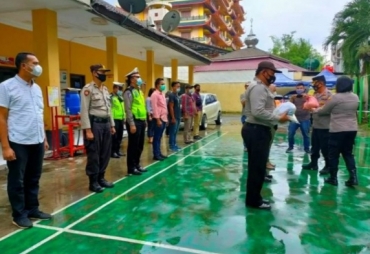 Bentuk Kepedulian Kapolsek Medan Timur bagi Sembako ke Personil