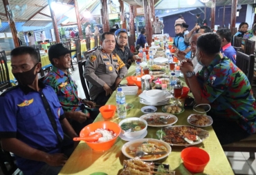 Berbuka Bersama Kapolres Batu Bara dan Serikat Buruh Jalin Silaturahmi