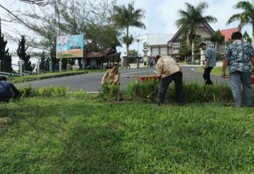 Wujudkan Lingkungan Bersih dan Asri Wabup Pakpak Bharat Pantau Petugas Kebersihan