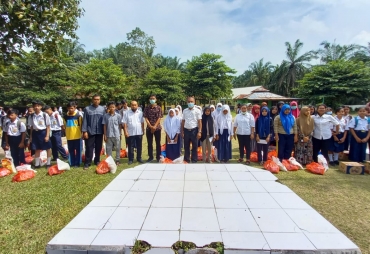 SMPN 1 Pangkatan Salurkan Paket Sembako Untuk Siswa