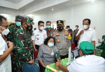 Kapolda Sumut Tinjau Percepatan Vaksinasi Massal di Humbahas