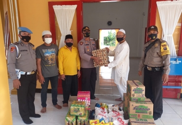 Polsek Tigapanah Gelar Jumat Barokah Dan Serahkan Sembako