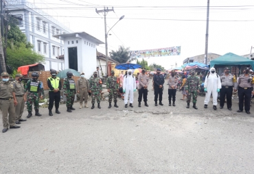 TNI-Polri dan Pemko Medan Semprotkan Cairan Disinfektan Skala Besar