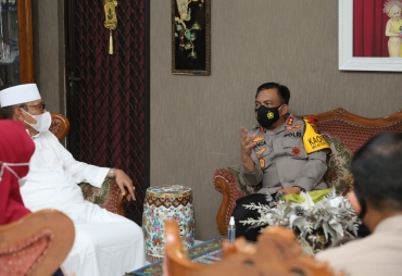 Tokoh Agama Serukan Takbiran di Masjid Saja