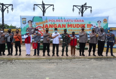 Anggota Kompolnas RI dan Kapolres Batu Bara Tinjau Pos Penyekatan Wilayah 