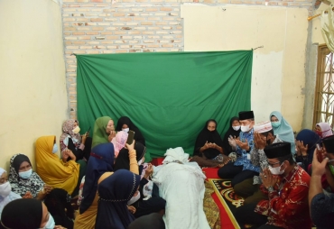 Melayat Ke Rumah Duka Ustadz HM Syuhairi Bupati Batu Bara : Beliau Sosok yang Baik