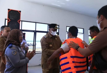 Pj Bupati Labuhanbatu Serahkan Bantuan Tekhnis Alat Keamanan ASP