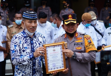  Jaga Kondusifitas Wilayah Hukum Kapolres Batu Bara Beri Reward Ke Tokoh Masyarakat