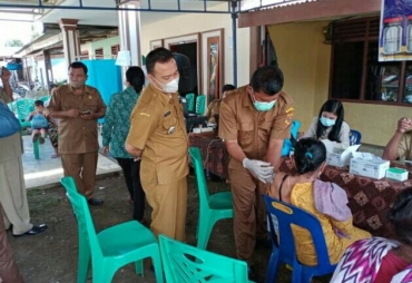 Lansia Dan Pelayan Publik Di Kecamatan Siempat Nempu Dapat Vaksinasi Covid-19