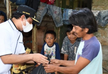 Warga Kota Bengkulu Terima Beras dan Sembako dari Para Dermawan