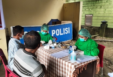 Polsek Mardingding Gelar Vaksinasi Massal di Dua Kecamatan