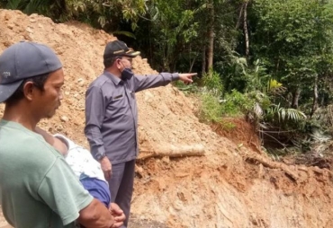 Tindaklanjuti Aspirasi Masyarakat Ketua Komisi I DPRD Benteng Tinjau Jembatan