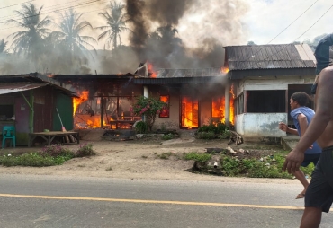 9 Rumah Dilalap Si jago Merah Di Lau Kesumpat