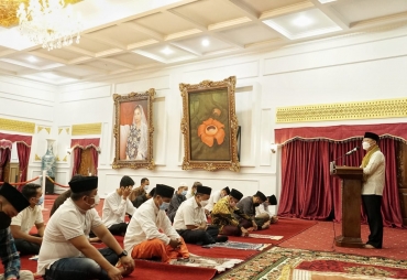Gubernur Rohidin Laksanakan Solat Idul Adha Secara Sederhana