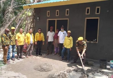 Ismar Khomri Tinjau Pelaksanaan Bedah Rumah Program Golkar Sumut