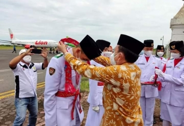 Jemput Paskibraka Nasional Perwakilan Bengkulu Sekda Berikan Uang Pembinaan Prestasi