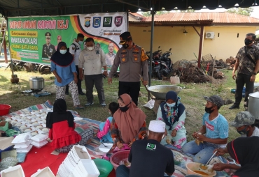 Melalui Dapur Umum Kapolres Batu Bara Bantu Masyarakat Terdampak Covid-19