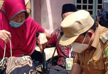 Wawali Antar Langsung Kursi Roda untuk Miharni