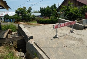 Plat Duiker Ambruk Warga Kota Bengkulu Kesulitan Akses Jangkau Masjid