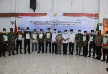 Presiden RI Serahkan Sertipikat Tanah Kepada 149 Orang Dari Kabupaten Bengkulu Tengah Secara  Virtual