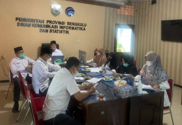 Kadis Kominfotik Pimpin Pembahasan Pergub Penyebarluasan Informasi