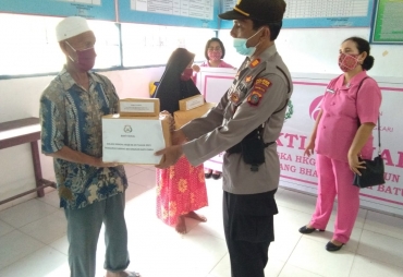 Kapolsek Bersama Bhayangkari Polsek Labuhan Ruku Gelar Baksos di Sei Balai