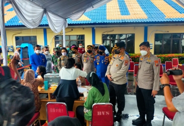 Polda Sumut Bagikan 1000 Vaksin ke Warga