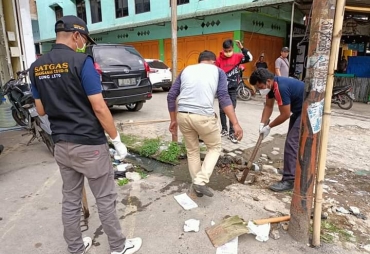 Kelurahan Gung Leto Kabanjahe Gelar Giat Jumat Bersih