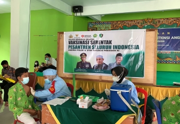 Laksanakan Vaksinasi, Polres BS Sambangi Ponpes Makrifatul Ilmi