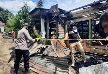 Dua Rumah Permanen Di Tanjung Panah Hangus Terbakar