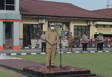Bupati Labuhanbatu Pimpin Upacara Pemberian Penghargaan kepada Personel Polres