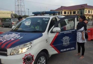 Unik Ibu Hamil Ngidam Naik Mobil Patwal Polres Batubara