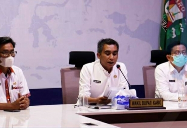 Wabup Karo Ikuti Live On Zoom Webinar Pendidikan