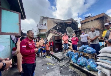 Rutan Kabanjahe Serahkan Bantuan Bagi Korban Kebakaran