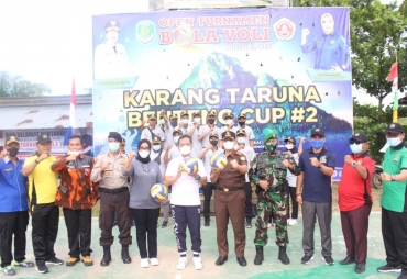 Bupati Bengkulu Tengah Membuka Turnamen Bola Voli Karang Taruna A CUP II