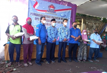 DPC HNSI Kabupaten Batang Salurkan Pembagian Beras Paceklik