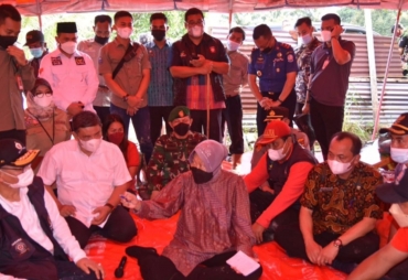 Wabup Deli Serdang Dampingi Mensos RI Tinjau Lokasi Longsor
