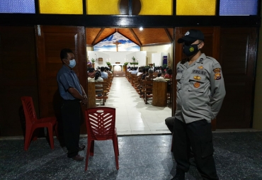 Turunkan Personil Amankan Gereja Kapolres RL Ingatkan Disiplin Prokes